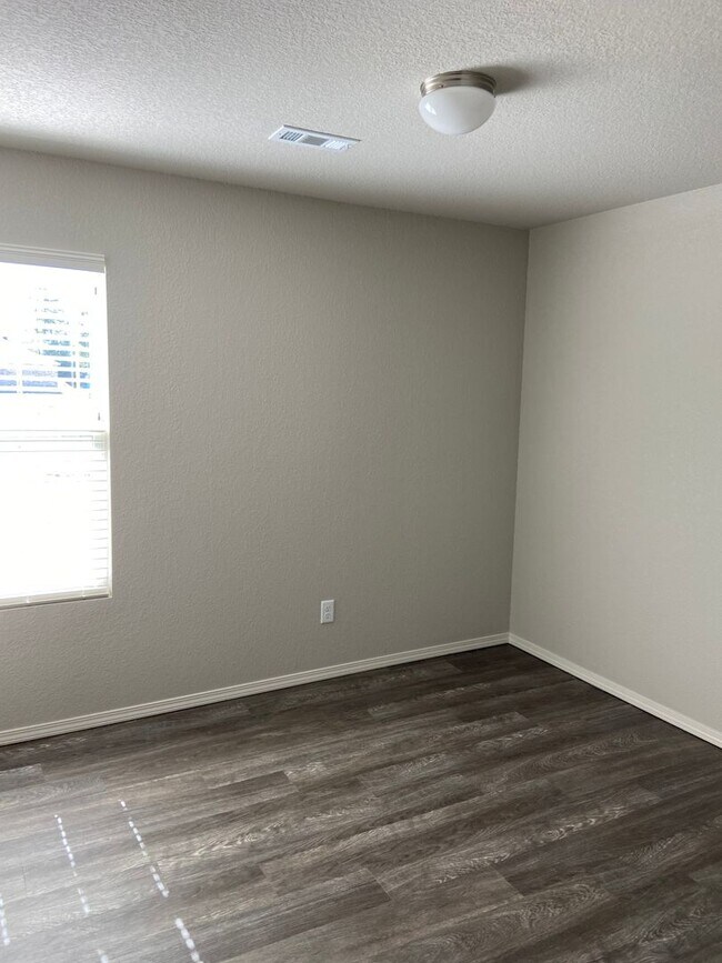 Building Photo - 10413 Cypress Knee Dr