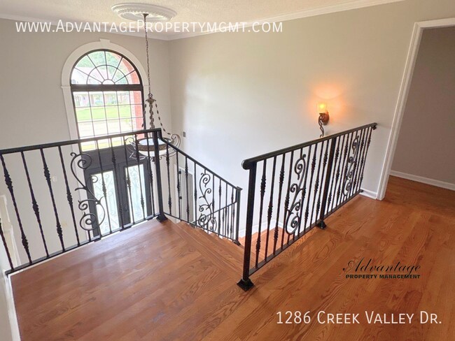 Building Photo - 1286 Creek Valley Dr