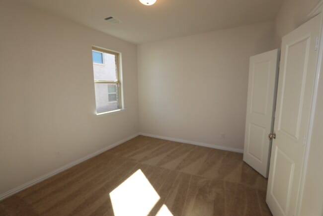 Building Photo - 5491 Mourning Dove Dr