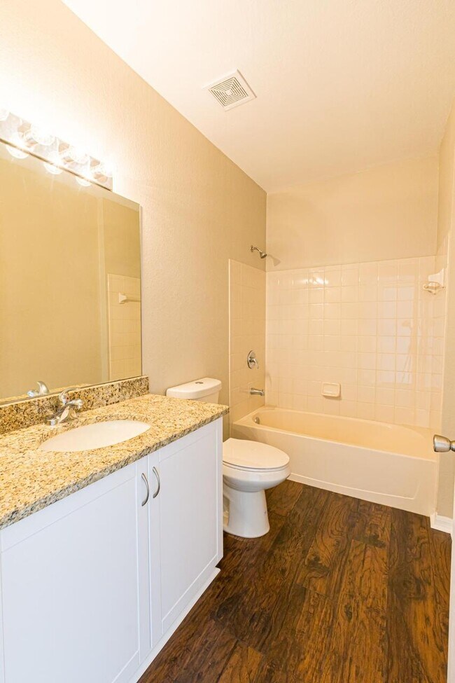 Building Photo - 104 SW Peacock Blvd