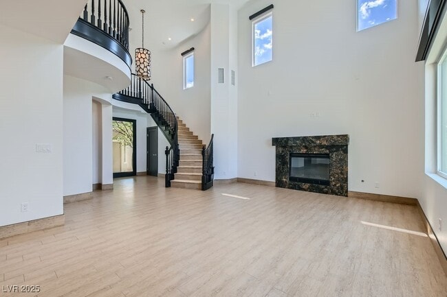 Building Photo - 729 Pinnacle Heights Ln