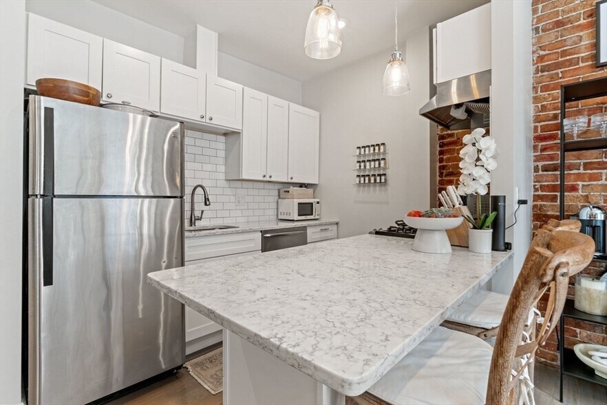 Building Photo - 91 Waltham St