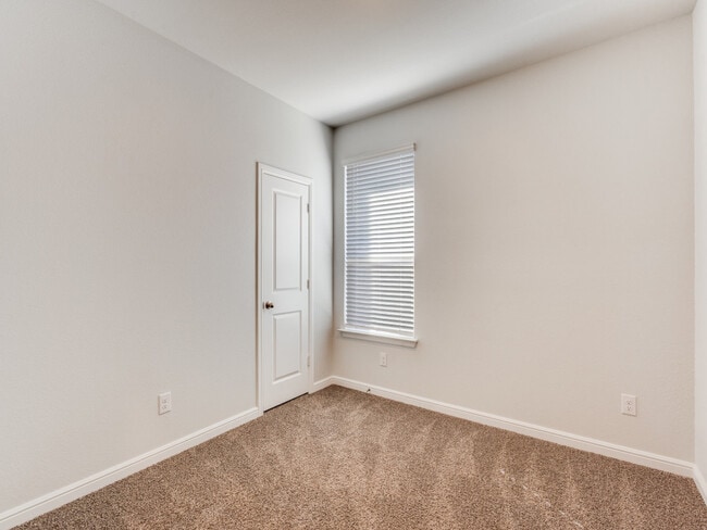 Building Photo - 181 Driftoak Dr