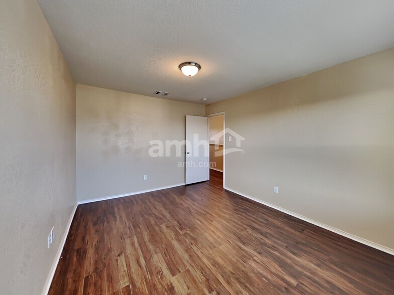 Building Photo - 9829 Sparrow Hawk Ln