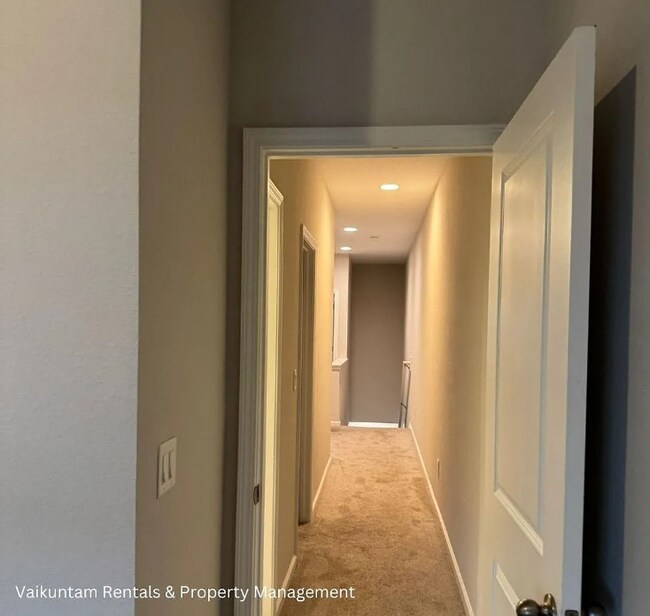 Building Photo - 370 Richmond Dr