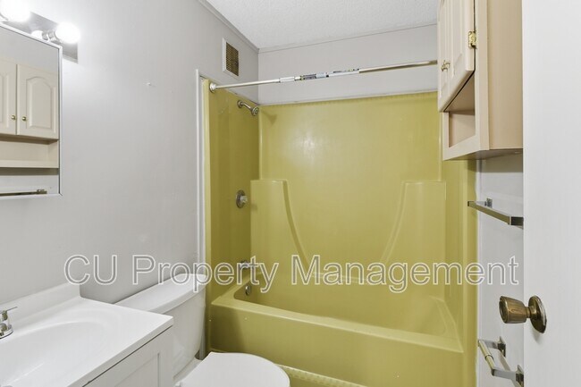Building Photo - 1605 N Willow Rd