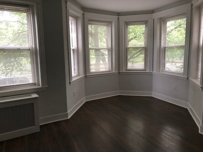 Building Photo - 199 Park Dr