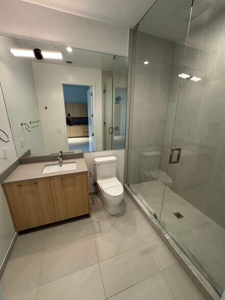 BATHROOM - 112 NW 31st St