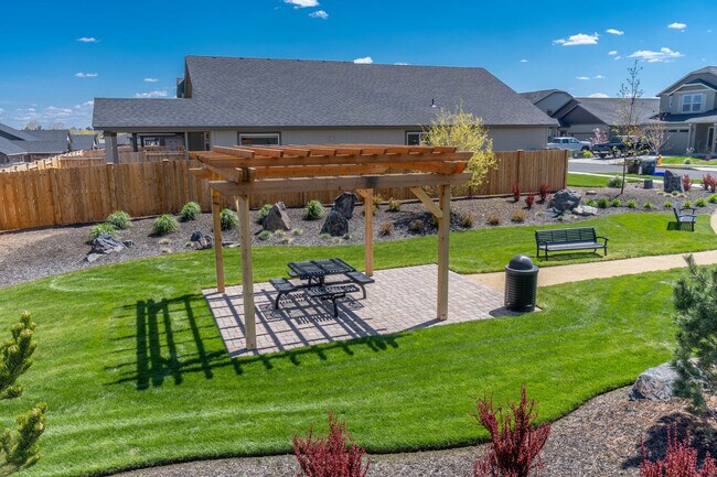Building Photo - 3667 SW Pumice Stone Ave