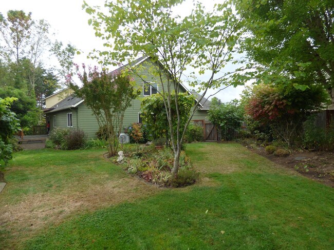 Building Photo - 3 bed 2 bath in Northeast Salem