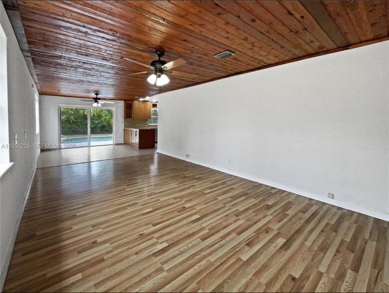 Building Photo - 10001 SW 99th Ave