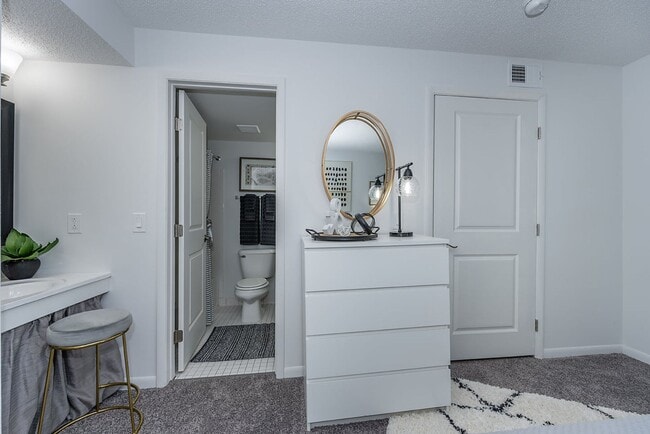 Building Photo - 3970 Laurel Dr