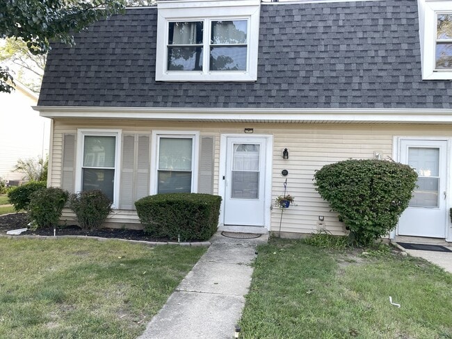 Primary Photo - 21R Fernwood Dr