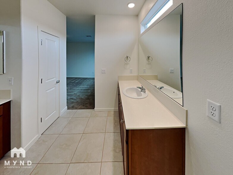 Building Photo - 4904 Black Falcon Way