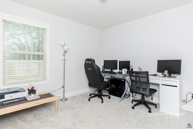 Building Photo - 214 Creek Ridge Dr