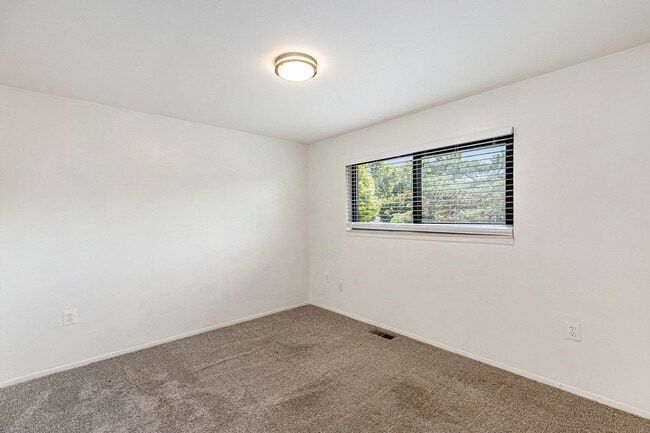 Building Photo - 37331 Clubhouse Dr
