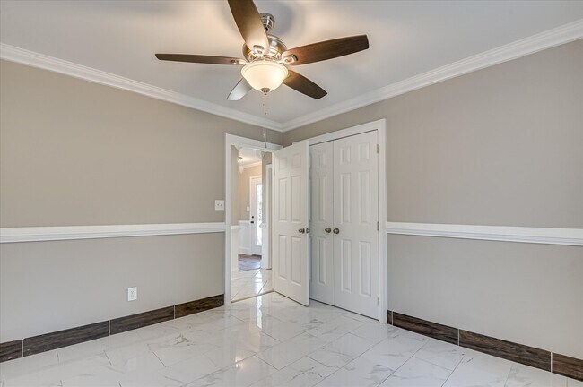 Building Photo - 238 Cavalier Dr