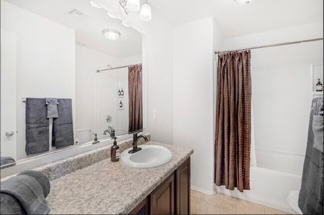 Building Photo - Nice 3 Bedroom Home In Phoenix