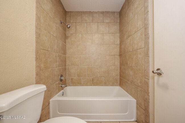 Building Photo - 3080 W Placita De La Roseta