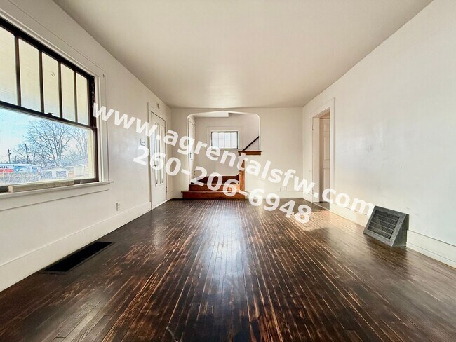 Building Photo - 4 Bedroom House