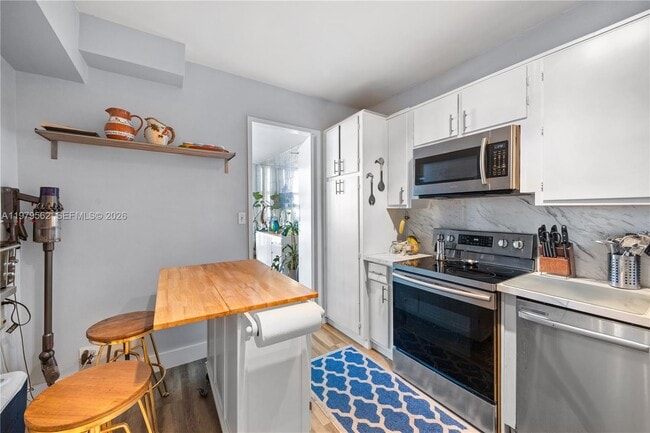 Building Photo - 5055 Collins Ave