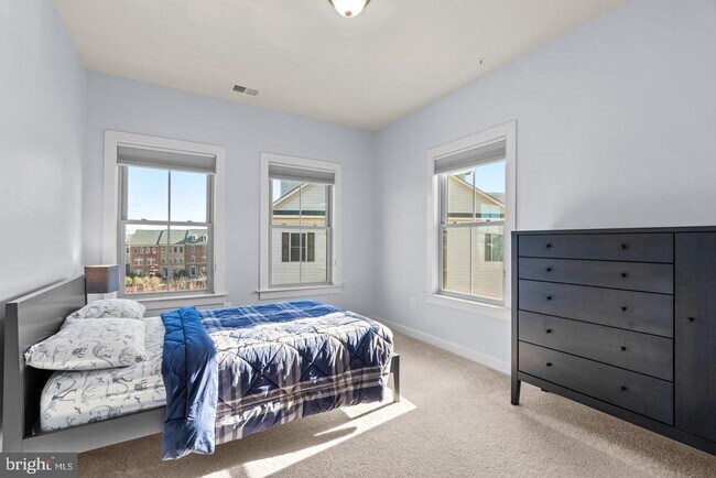 Building Photo - 9134 Kenway Ln