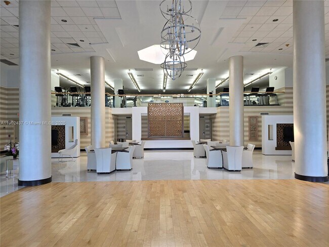 Building Photo - 19333 Collins Ave