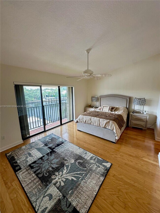 Building Photo - 240 Captains Walk