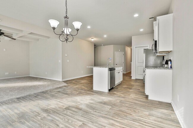 Building Photo - McDonough Home Spacious and Close to Everything!