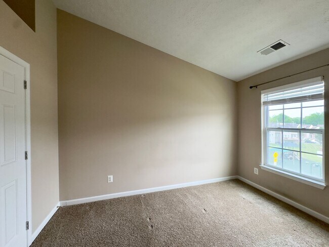 Building Photo - Charming 3BD/2BA/2 Half Bath Townhome with Garage in Aberdeen, MD!