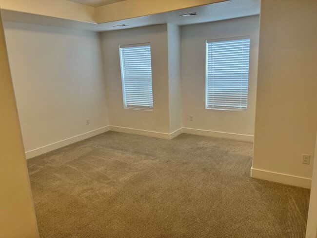 Primary Photo - Taylorsville Townhome for rent!