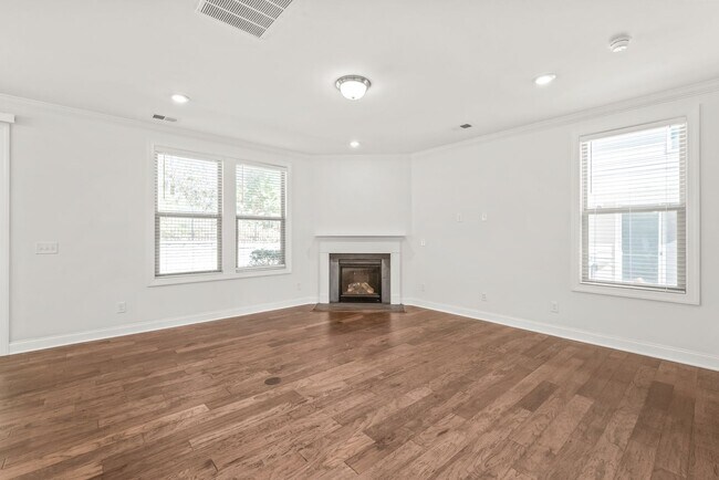 Building Photo - Beautiful Home in Prime Ballantyne Location