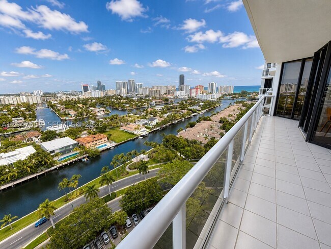 Building Photo - 3640 Yacht Club Dr
