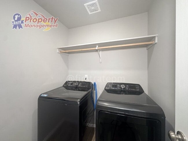 Building Photo - 709 W Smoky Quartz St