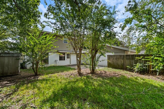 Building Photo - 1502 Suburbia Dr