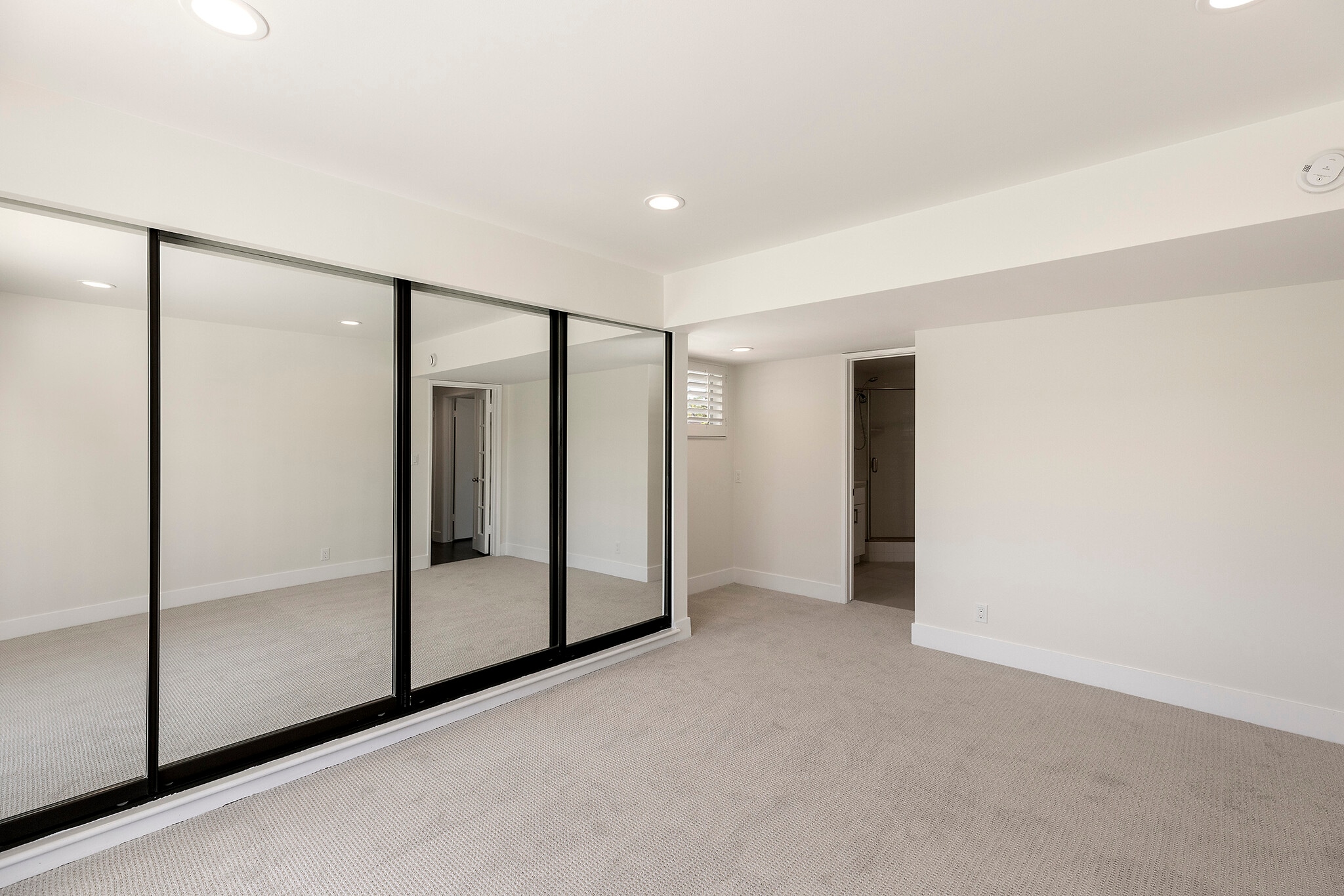 Building Photo - 1901 Altura Dr