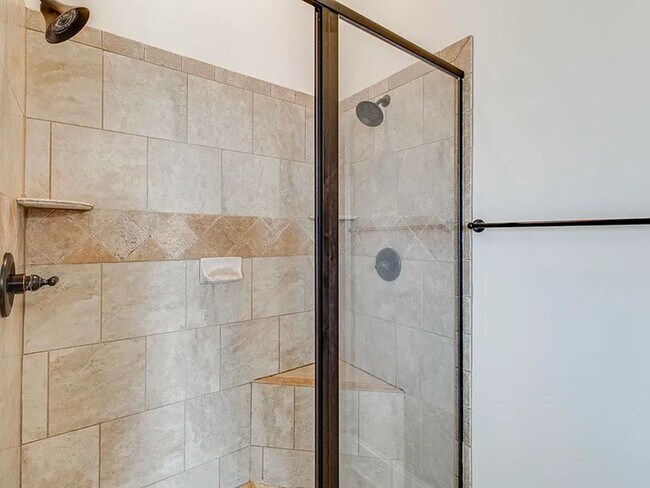 Building Photo - 12 Hillfoots Ct