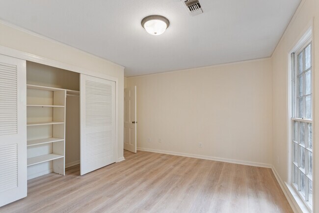 Building Photo - 2451 Belcher Dr