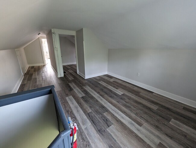 Building Photo - Beautiful Housing Convenient to Xavier Campus with Bonus Room