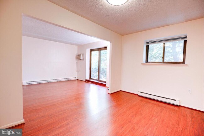 Building Photo - 400 Glendale Rd