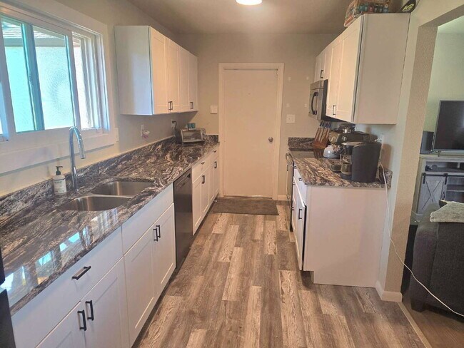 Building Photo - 2534 E San Miguel St