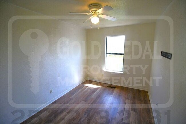 Building Photo - 3700 Ys Pak Ct