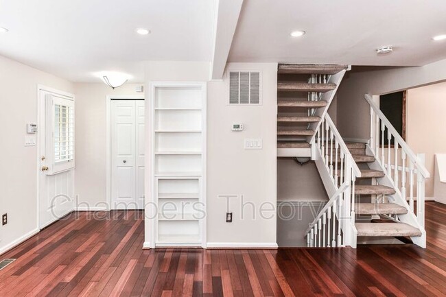 Building Photo - 1549 Twisted Oak Dr