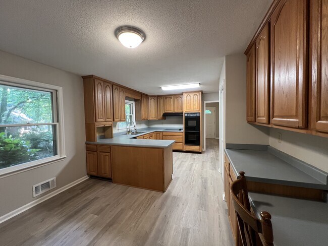 Building Photo - 150 Chinquapin Way