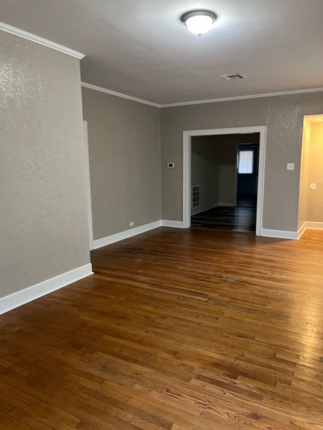 Building Photo - Home for lease