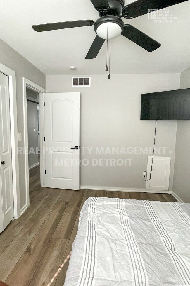 Building Photo - SPRING INTO A NEW HOME