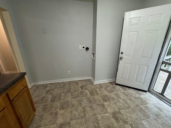 Building Photo - Description: Adorable one bedroom on secon...