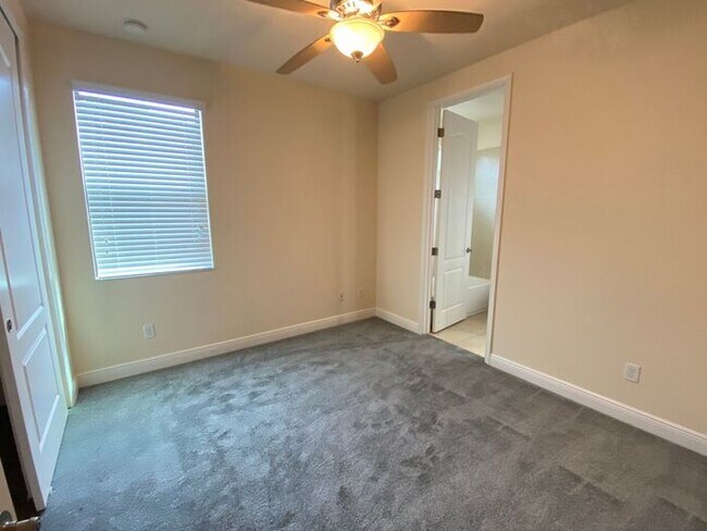 Building Photo - 3/2.5 Eagle Creek Townhome