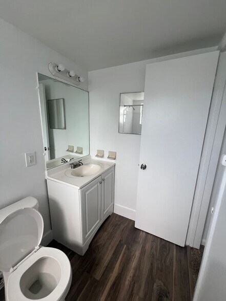 Building Photo - 374 Sunshine Dr