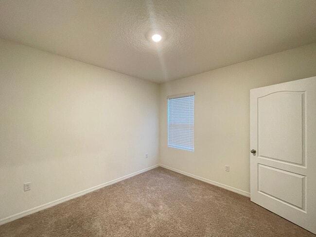 Building Photo - Conservation view, no Rear neighbors Single family house in Davenport!